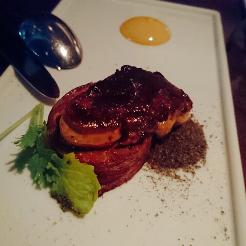 ベーコンで巻いたプルーンと栗のソーセージ(TWO ROOMS Grill ｜Bar （TWO ROOMS グリル | バー）)