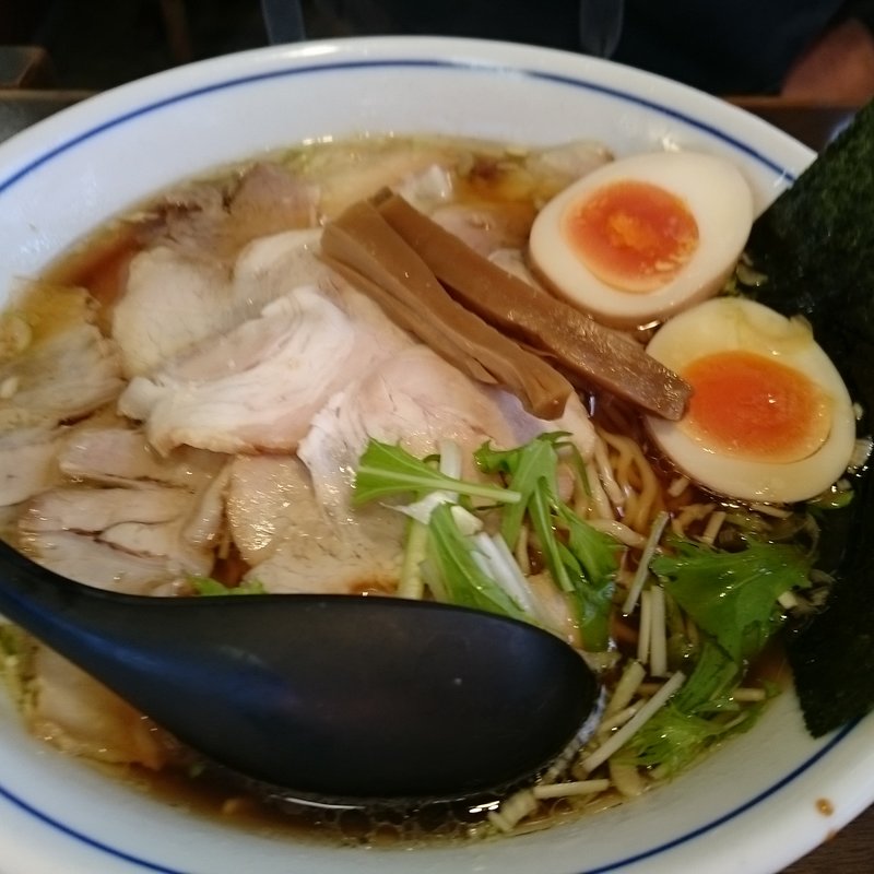特製煮干し 醤油らーめん （ 中盛り ）(一芯)