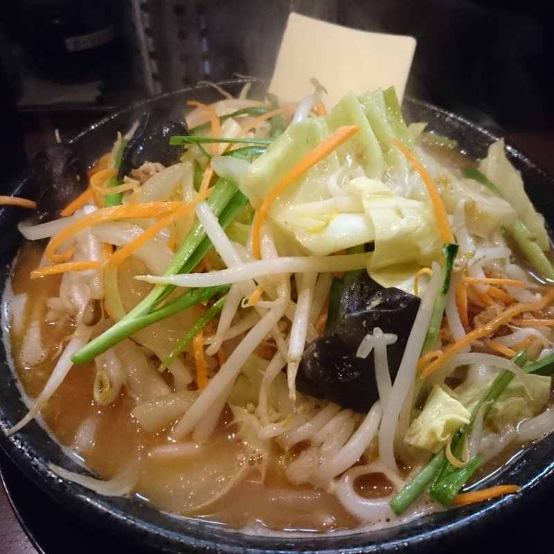 蔵出し野菜たっぷり味噌らーめん + 特大バター(そい屋 )