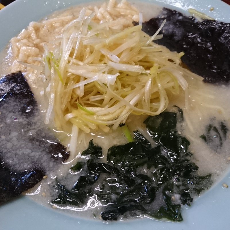 ネギ塩ラーメン ＋ とろろ(ラーメンショップ 椿 丸ヶ崎店)