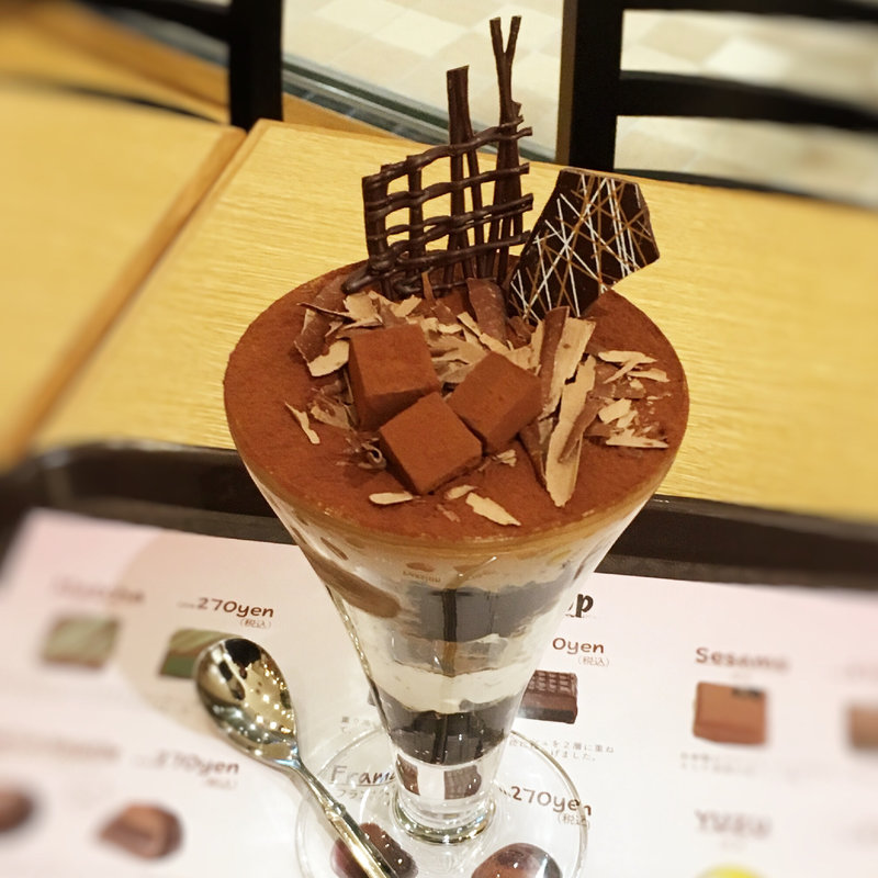 IVO プレミアムチョコレートパフェ(IVO CORSIN 博多マルイ店)