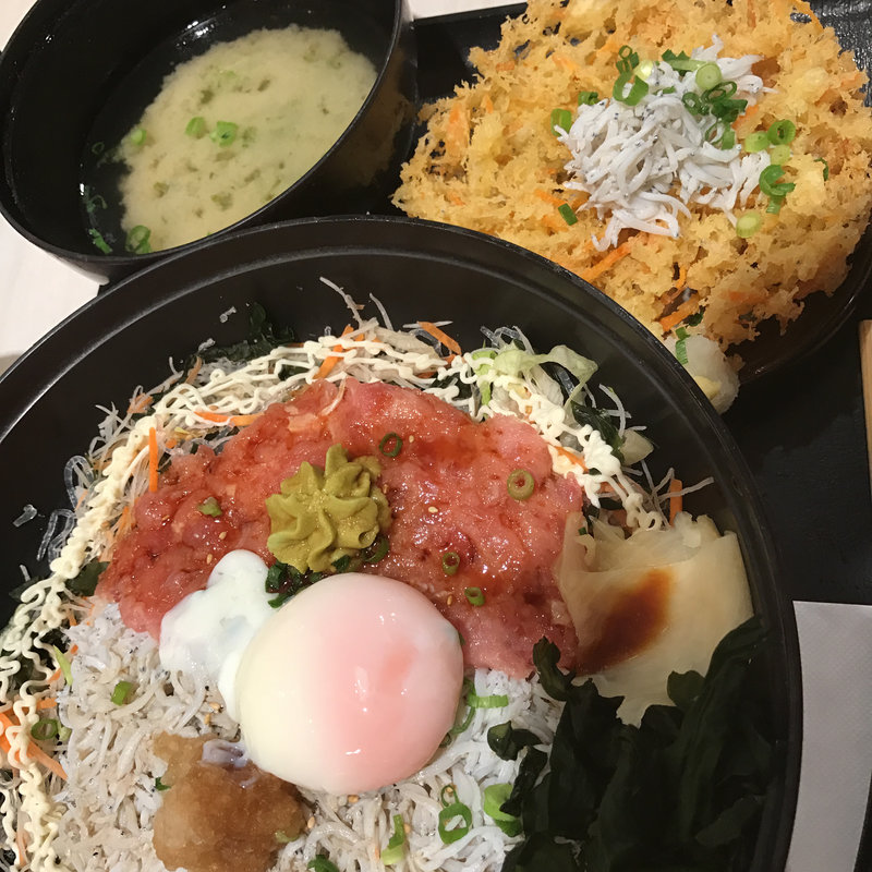 釜揚げしらすネギトロ丼(しらす問屋とびっちょ Terrace Mall 湘南店)