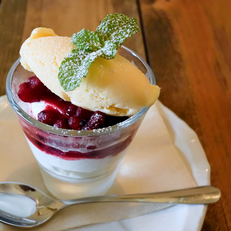 パンナコッタ 木苺のソース(ラ・フレスカ（LA FRESCA）)