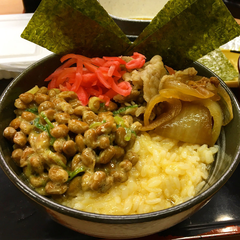 五目めし（納豆牛小鉢朝定食とたまご）(吉野家 環状七号線鹿浜店)