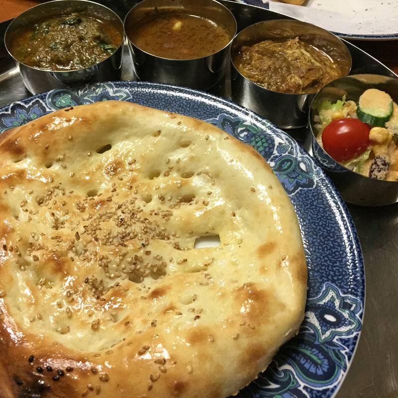 3種のカレーとナン(スパイスマジック グルの店)