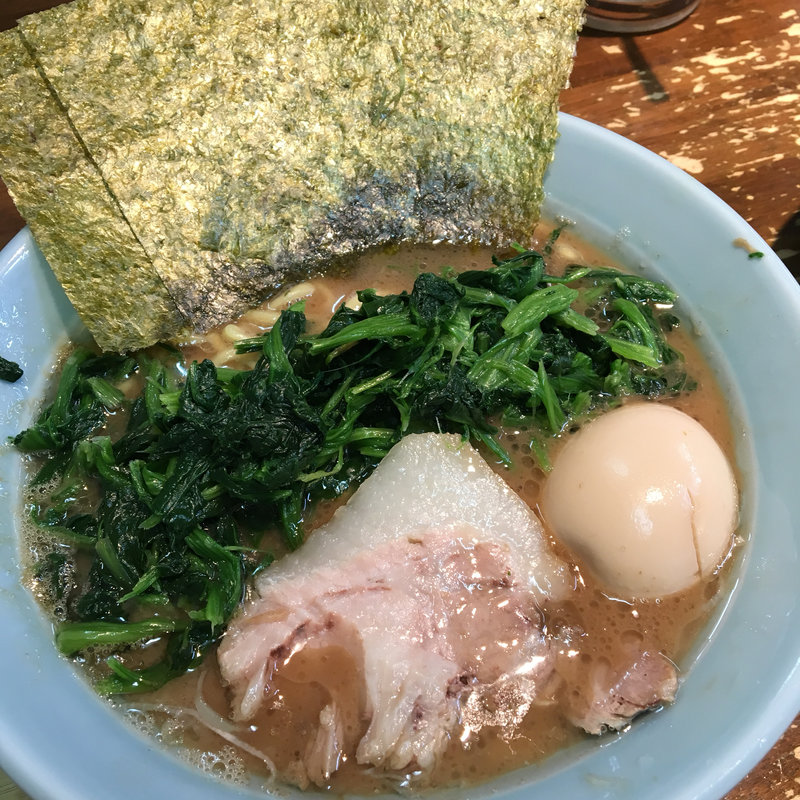 ほうれん草増しラーメン 味玉付き(家系ラーメン桂家)