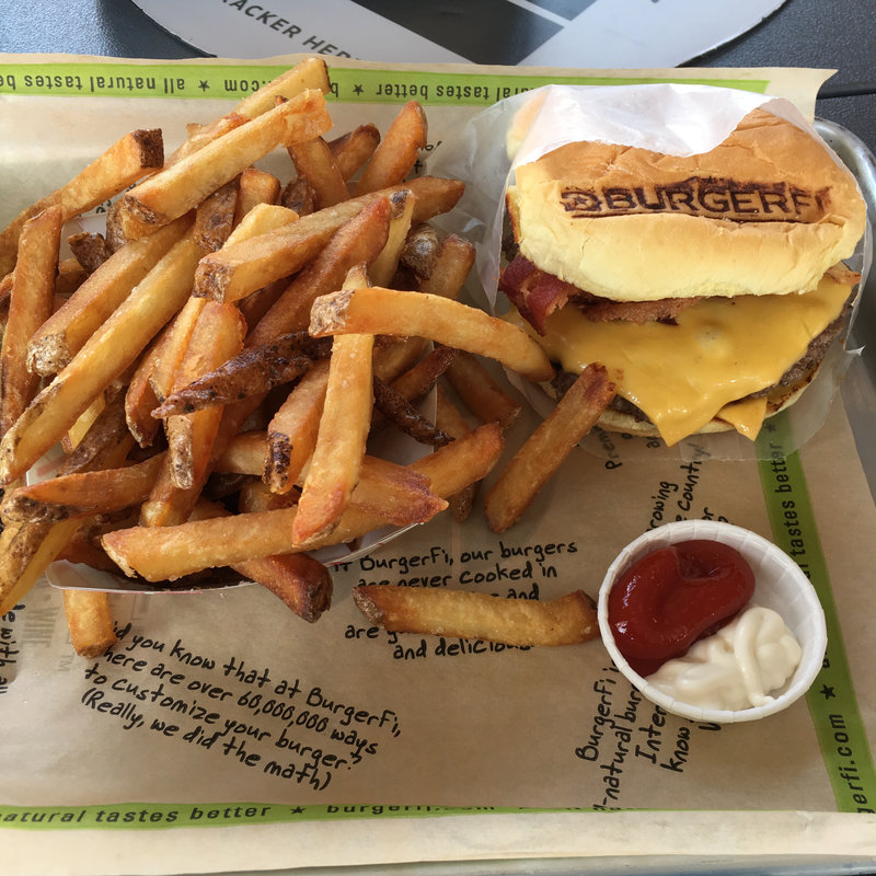 ダブルベーコンチーズバーガー(BugerF)