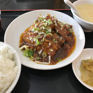 角煮定食 食べる辣油(アジア料理 菜心)