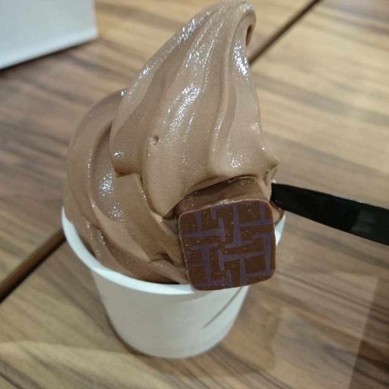 チョコレートプラリネソフトクリーム(MAX BRENNER BOX CAFÉ & SPACE)