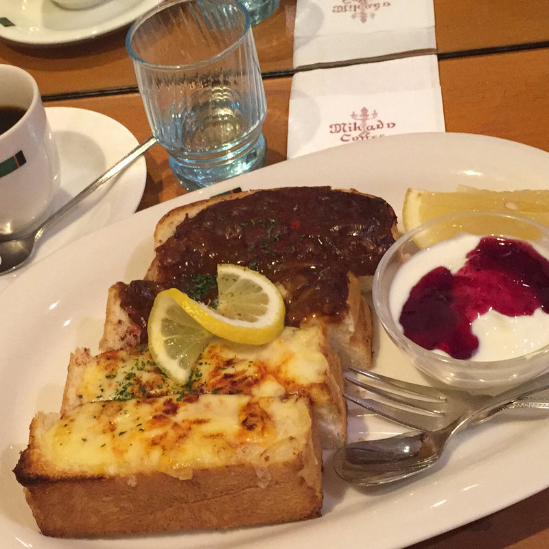 ミックストースト（ヨーグルトとフルーツ付き）(ミカド珈琲 日本橋本店)