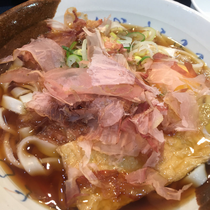 卵入りきしめん(名代きしめん 住よし JR名古屋駅3・4番ホーム店)