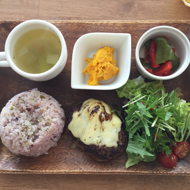 チーズハンバーグ(cafe garden +caferatory （カフェガーデン プラス カフェラトリー）)