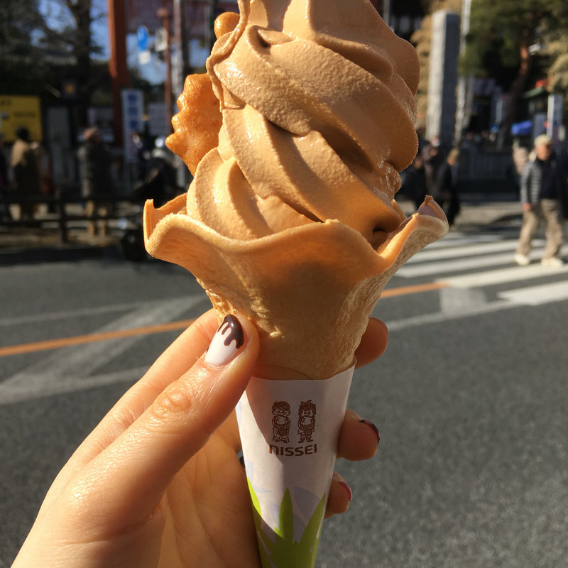 バター&キャラメルソフトクリーム(高幡 不動せんべい 開運堂)