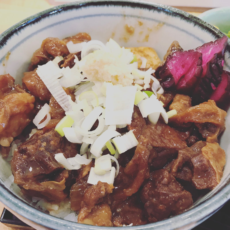 牛もつ煮込み丼(てっぺいちゃん )