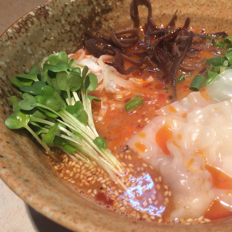 辛豚らー麺(豚の群 )