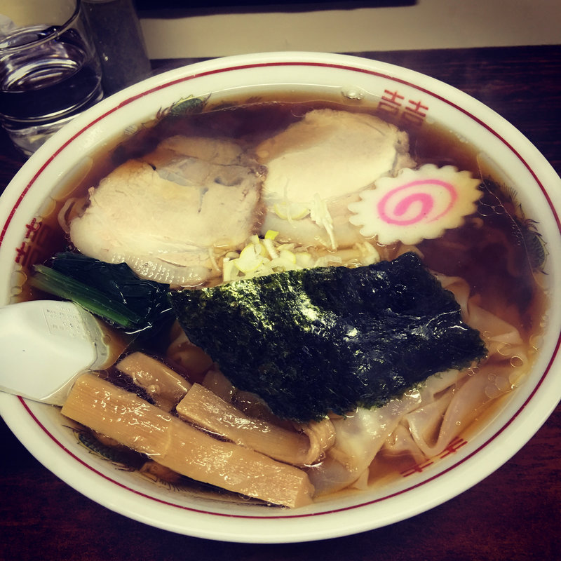 支那そば大(ワンタンサービス)(支那そば 左馬)