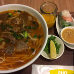 じっくり煮込んだ牛肉のコラーゲンフォーのセット(ベトナム料理 フォーハノイ北千住 Vietnamese Restaurant Pho Hanoi Kita-Senju)