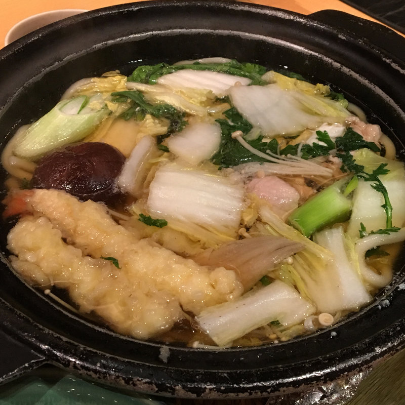 鍋焼のおうどん(おいしいおうどん つるとんたん BIS TOKYO)