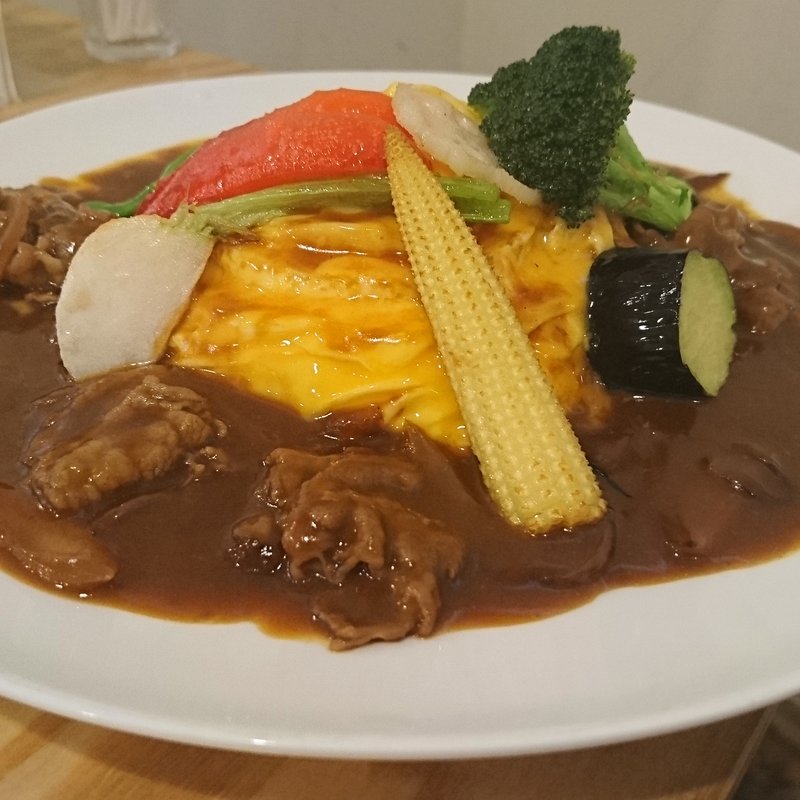 ハッシュドビーフオムライス(Fuwattoまるやまキッチン)