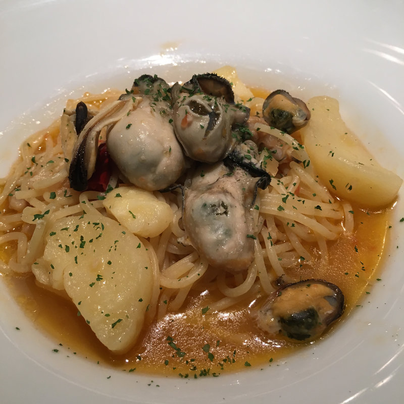 オイスターブイヤベースパスタ(GUNBO & OYSTER BAR)