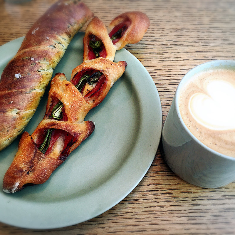 春菊とチーズ  ししとうとベーコンのエピ(ユヌクレ (uneclef))