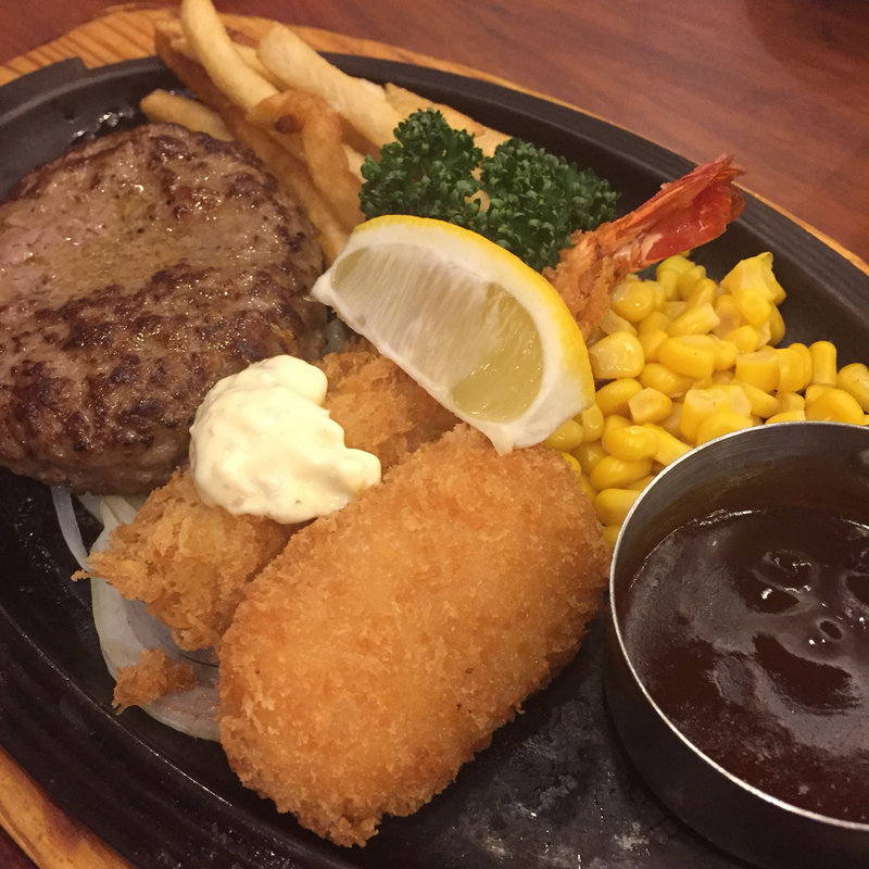 ハンバーグと海老フライ&カニクリームコロッケ(ロイヤルホスト堺石津川店)