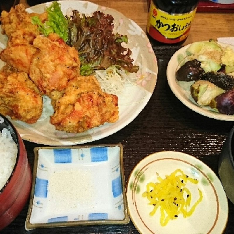 鶏のからあげと水ナスの浅漬け定食(普通の食堂いわま)