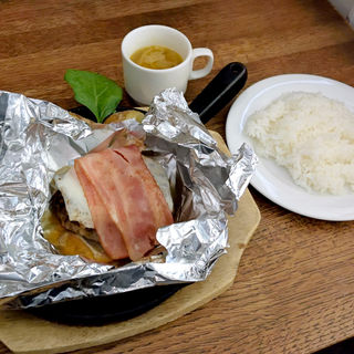 ベーコン＆エッグ アメリカンハンバーグ+スープ・ライスセット(グリックグリル （cafe & resutaurant Glick Grill）)