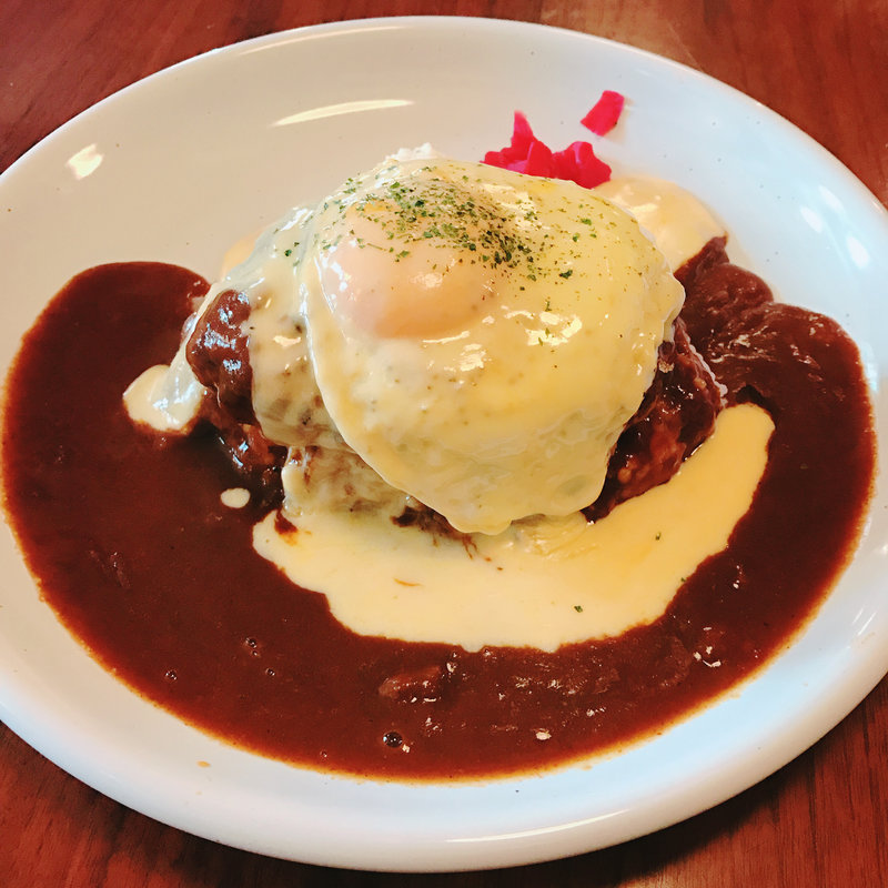 ハンバーグチーズカレー 目玉焼き付き(DOT 5 （ドット ファイブ）)