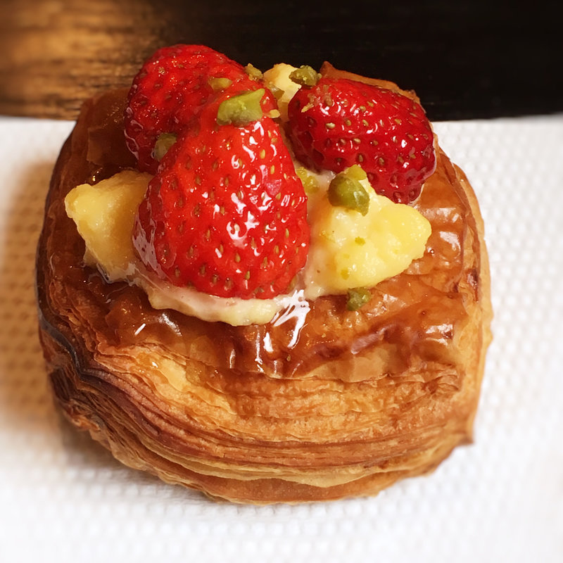 イチゴのデニッシュ(ぱんや 紺青)