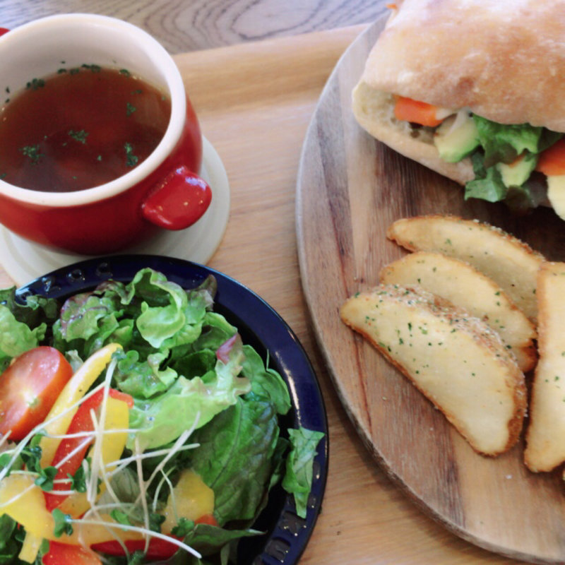 もちもちチャバッタランチセット(Milks -FRESH CHEESE＆WINE （ミルクス フレッシュチーズアンドワイン）)