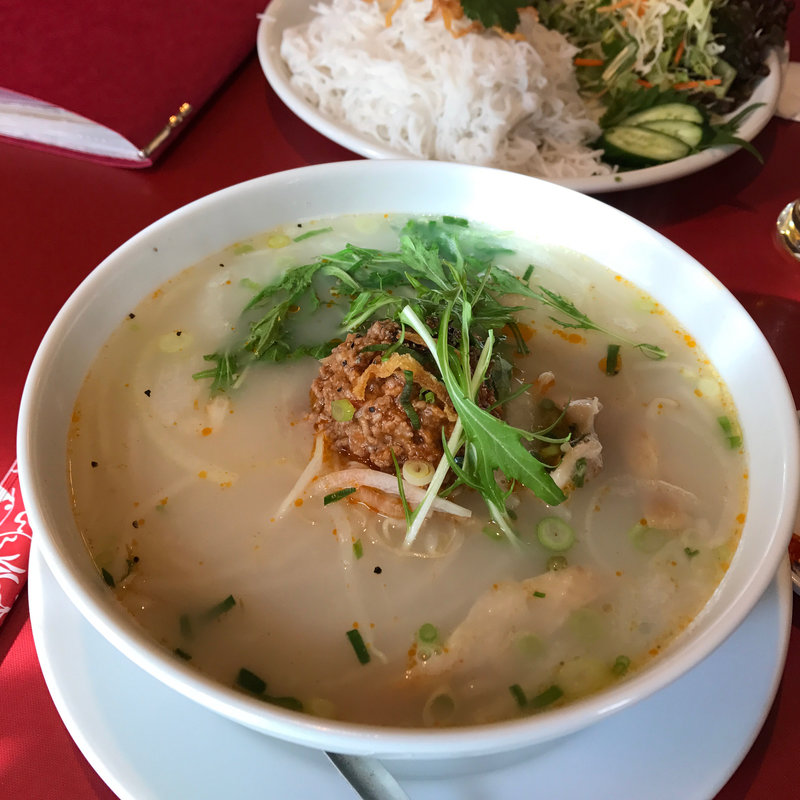 スパイシートマトスープのフォー(Nha Viet Nam 恵比寿本店)