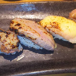 西京味噌の炙り肉寿司盛り(加藤商店 バル肉寿司 since2010 by 炉とマタギ （バルニクスシ）)