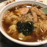 ワンタン麺(ぼたん)