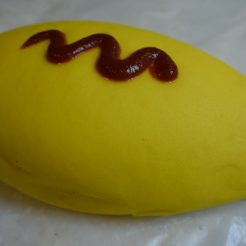 とろ～りチーズとたまごのオムレツパン(ねんりん家 大丸東京店)