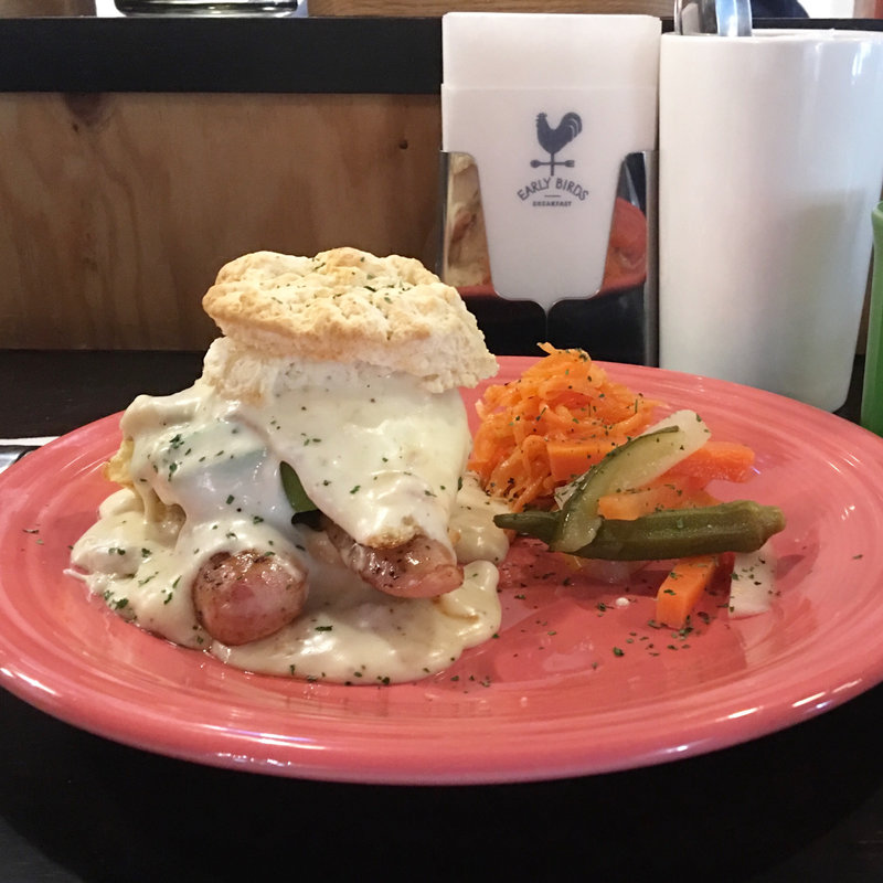 ビスケットサンド 目玉焼き アボカド ソーセージ グレービーソース(アーリーバーズ （EARLY BIRDS）)