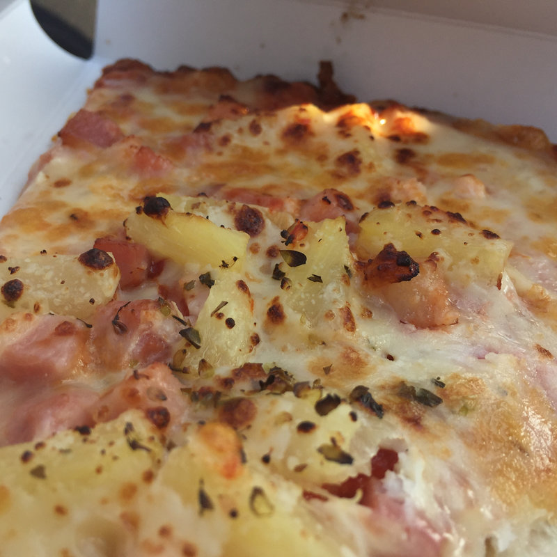 ベーコンとパイナップルのピザ(S.S.コロンビア・ダイニングルーム)