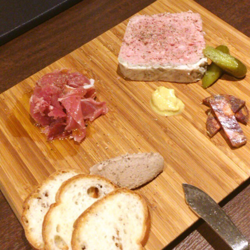 シャルキュトリー盛り合わせ(ビストロ・ア・ヴァン レ・ヴィーニュ Bistrot a vin Les Vignes)