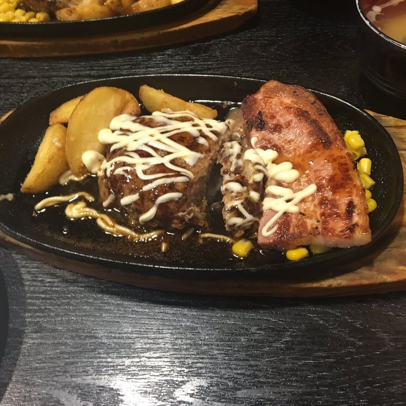 ハンバーグ+厚切りベーコン(三浦のハンバーグ （ミウラノハンバーグ）)