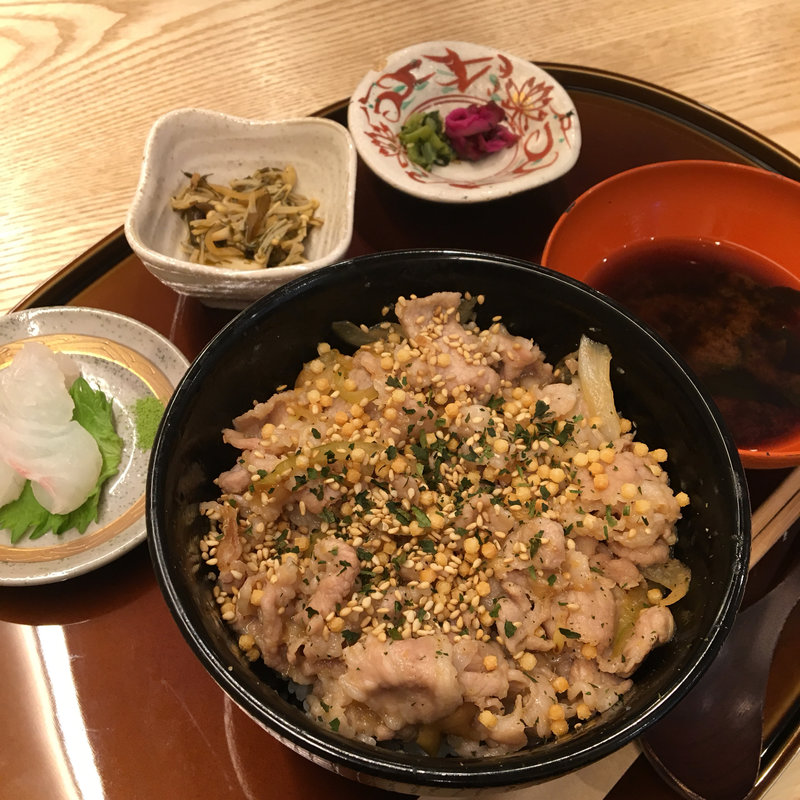 もち豚のしょうが焼き丼 -単品-(茶CAFE 竹若 )