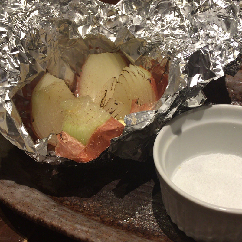 玉ねぎ丸ごとホイル焼き(とりとうどんと元気な酒　はっぷう 堺店 )