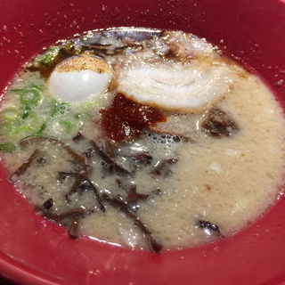 こってりスープがたまらない！上野で食べられる豚骨ラーメン