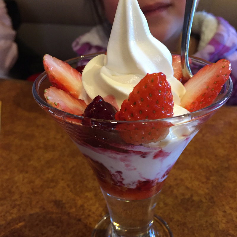 いちごの きらきらティアラ(びっくりドンキー 上野芝店)