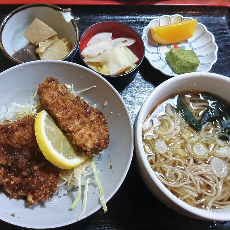 ミニソースかつ丼小せいろ付き(手もみそばいけもり )