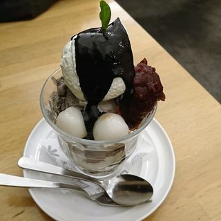 黒ゴマ白玉パフェ S(ワンルームカフェ （one room cafe）)