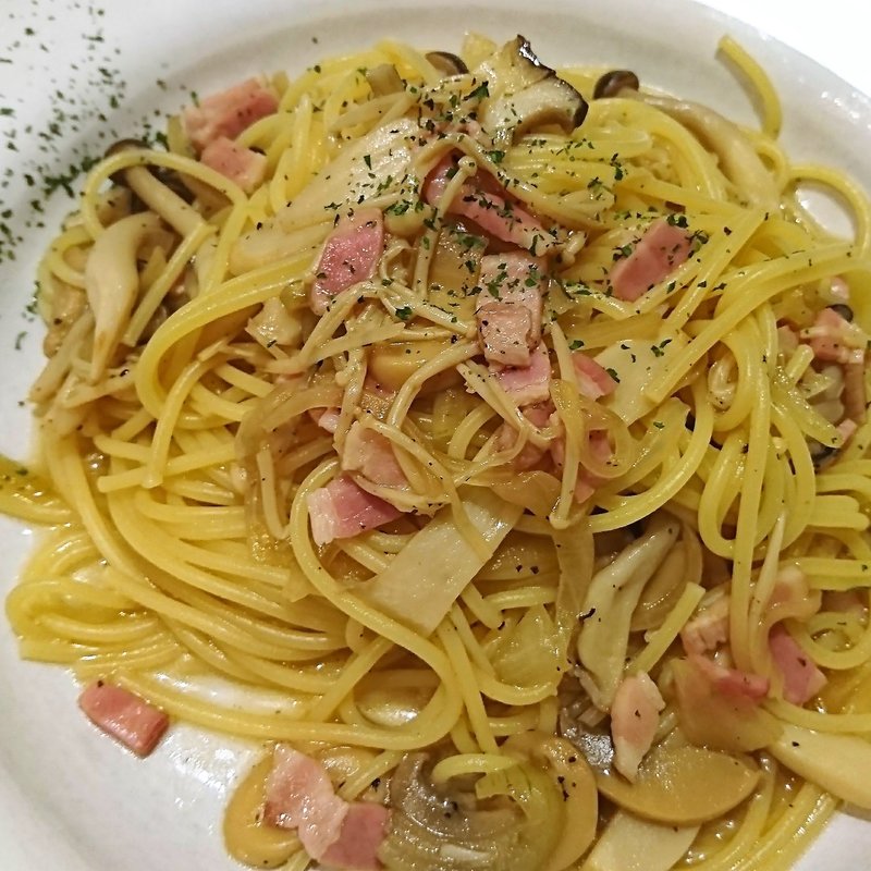 きのこ4種とベーコンのバター醤油パスタ(マンジャーレ )