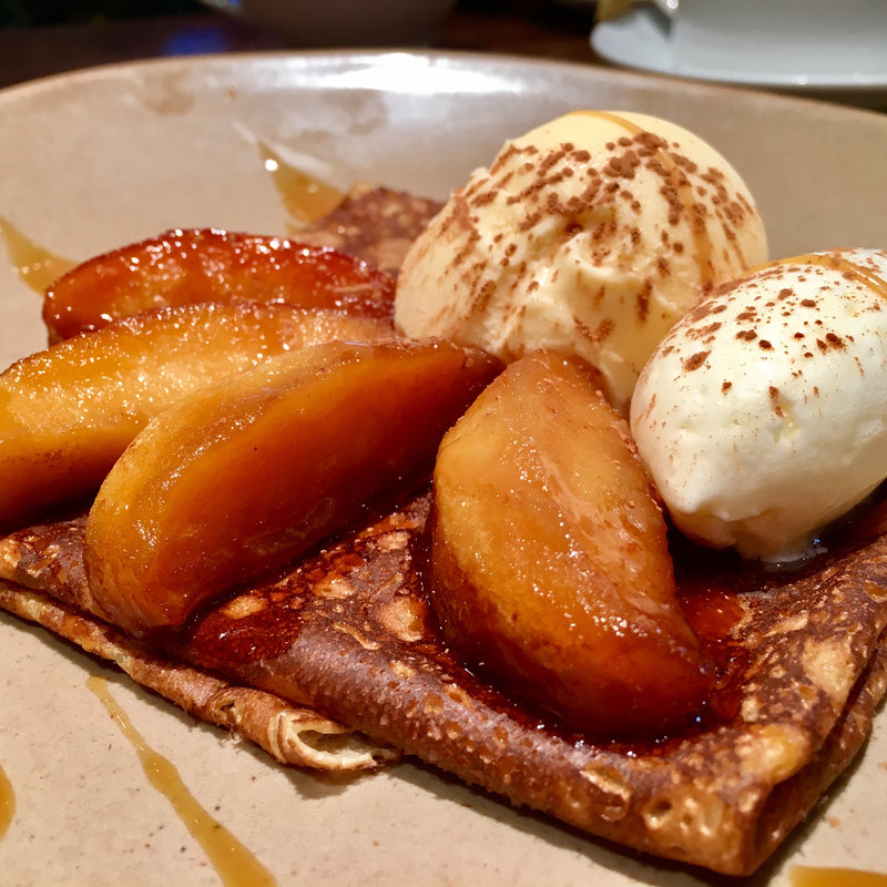 季節のガレット+シードル辛口(ブレッツカフェ クレープリー 表参道店)