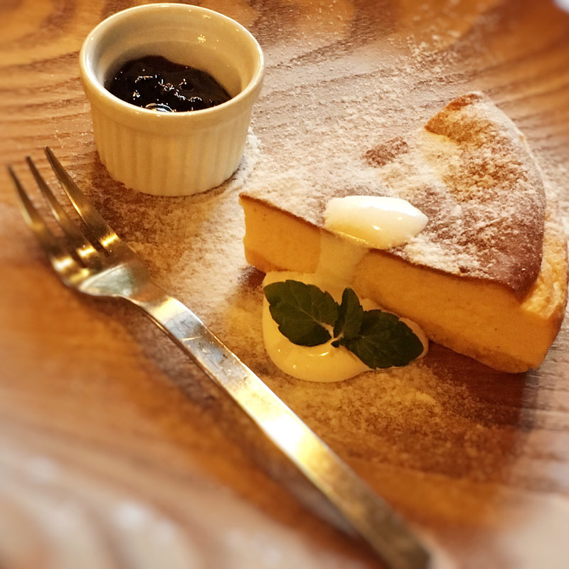 ベイクドチーズケーキ(オンザリーフ)