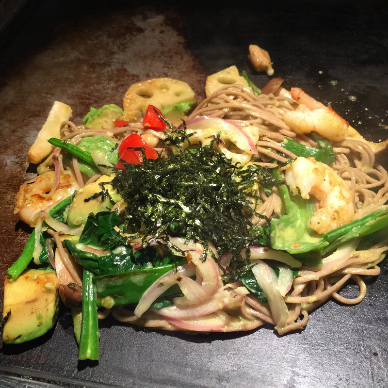 アボカド黒焼きそば 野菜ミックス+海老トッピング(京ちゃばな 姫路店)