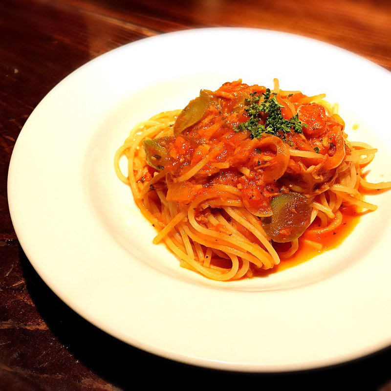 ツナとオリーブのトマトソーススパゲティ(デル・チャルロ （Del Chalro）)